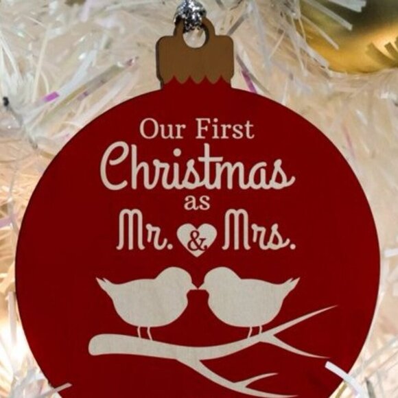 OUR FIRST CHRISTMAS MR AND MRS 2020 KISSING BIRDS WOOD RED - Picture 1 of 7